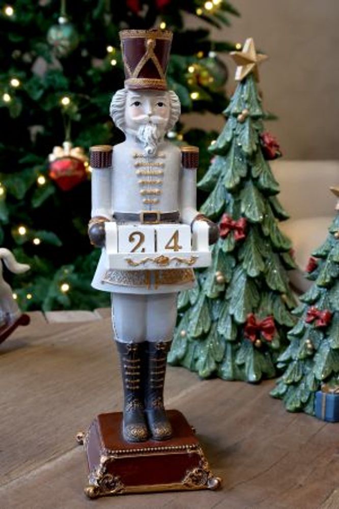 Noël Nøtteknekker med kalender fra Chique Antique