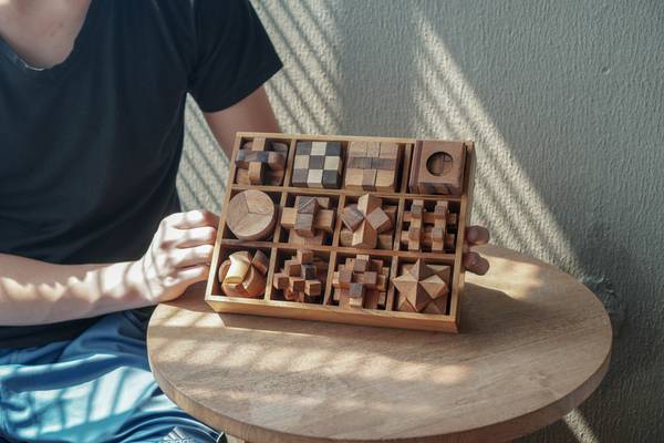 Hovedbilde 12 IQ-nøtter i boks