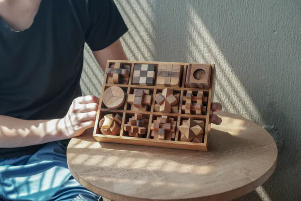 Hovedbilde 12 IQ-nøtter i boks