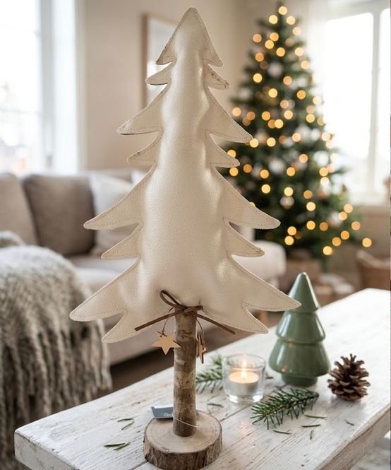 Hovedbilde Dekortre i PU-skinn på trestativ – 43 cm (Offwhite)