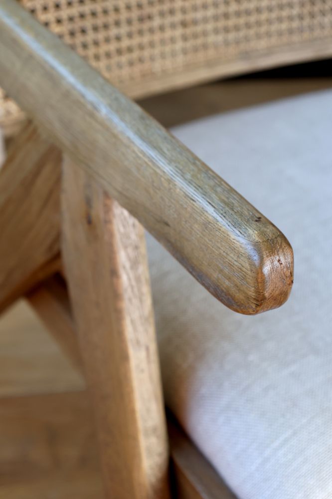 Loungestol med stofsete og flettet rygg fra Chic Antique