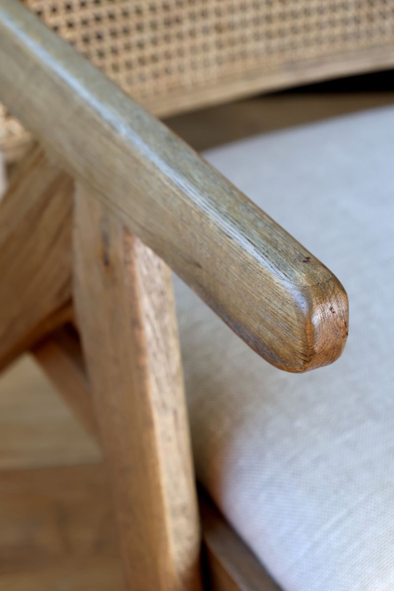 Loungestol med stofsete og flettet rygg fra Chic Antique