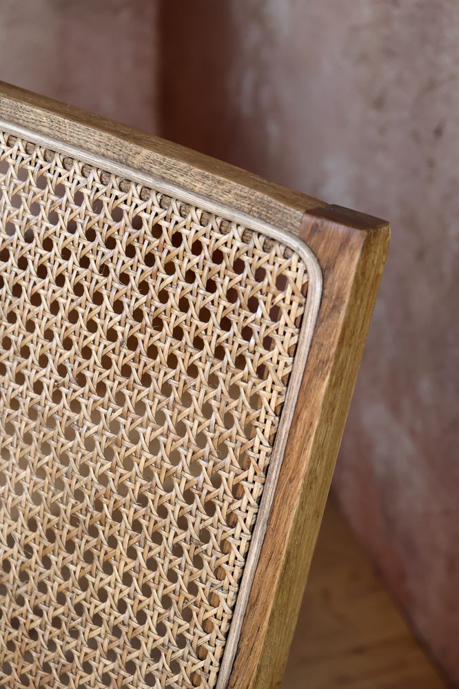Loungestol med stofsete og flettet rygg fra Chic Antique