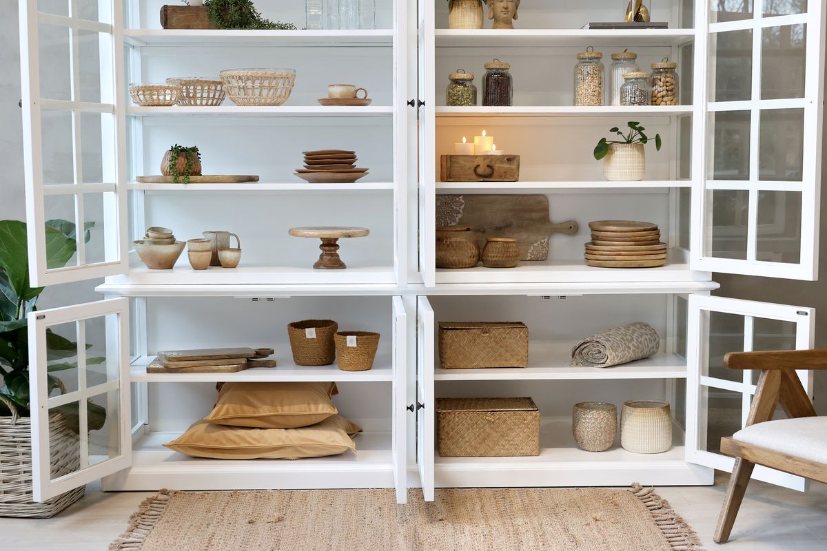 Marseille hvit Vitrineskap med 8 dører og hyller - Chic Antique