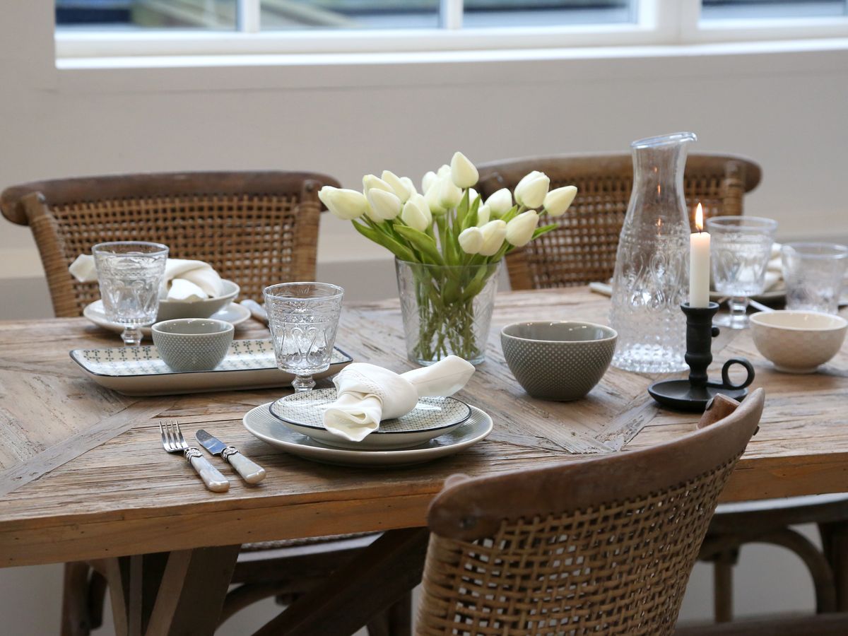 Fransk spisestol med flettet sete og rygg fra Chic Antique