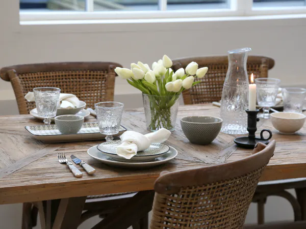 Hovedbilde Fransk spisestol med flettet sete og rygg fra Chic Antique