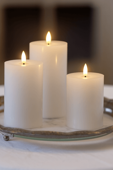 Hovedbilde 3 pk med hvite kubbelys med ledlys og fjernkontroll