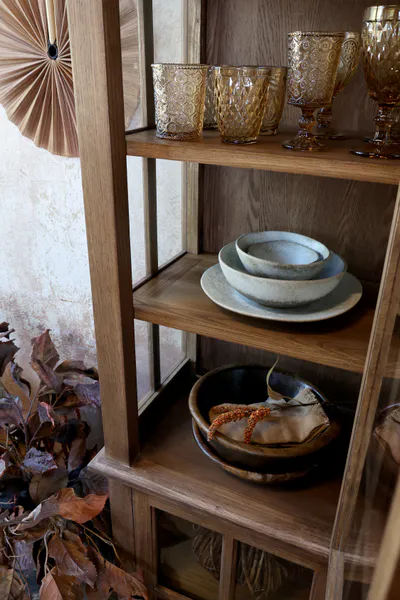 Hovedbilde Natur Marseille Vitrineskap med 2 dører og hyller fra Chic Antique
