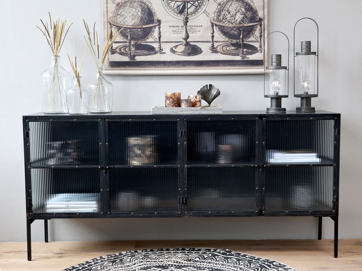 Vitrineskap Med Rillede Glassdører Fra Chic Antique 