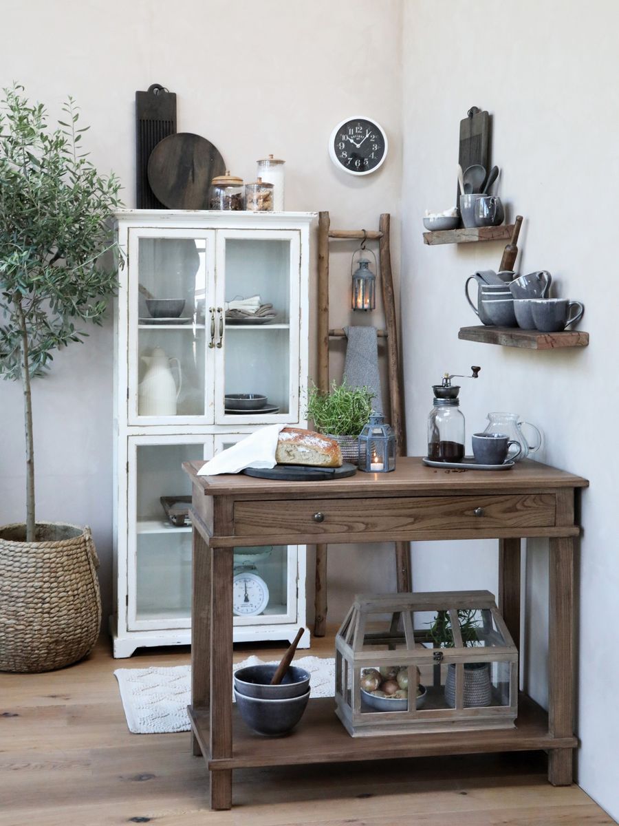 Vitrineskap med 4 glassdører fra Chic Antique