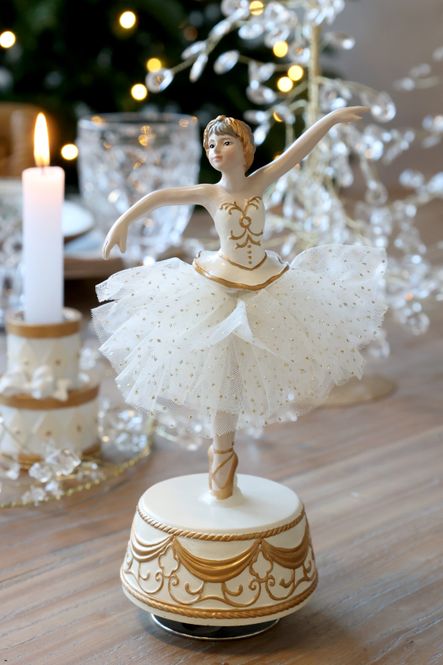 Hovedbilde Noël Spilledåse ballerina med tyllskjørt fra Chic Antique