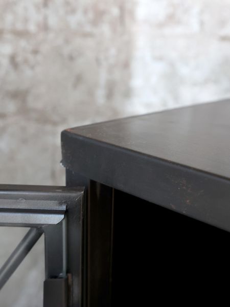 Hovedbilde Vitrineskap På hjul Med Glassdører Fra Chic Antique Svart