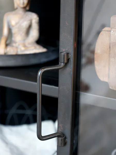 Hovedbilde Vitrineskap På hjul Med Glassdører Fra Chic Antique Svart