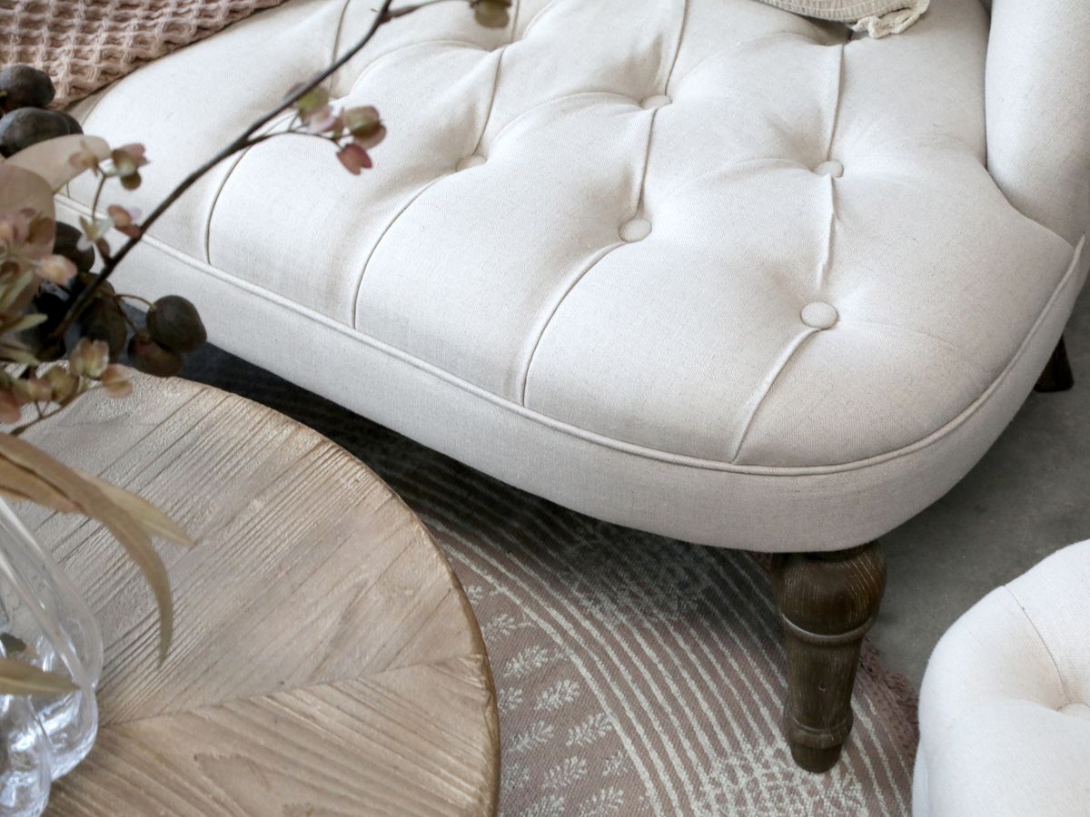 Fransk Sofa i linstoff 2. pers fra Chic Antique I fargen hvit