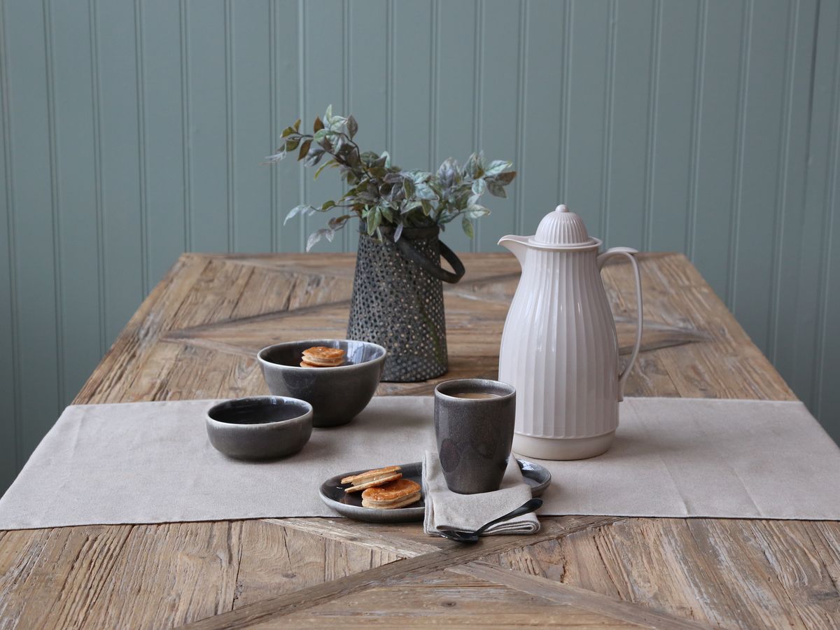 Fransk spisebord i gjenbrukstre fra Chic Antique