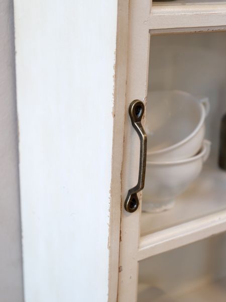 Hovedbilde Veggskap med skyvedør fra Chic Antique