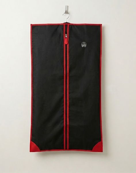 Hovedbilde Kort Bunadspose herre sort/rød i pustende bomull - Tar vare på bunaden din
