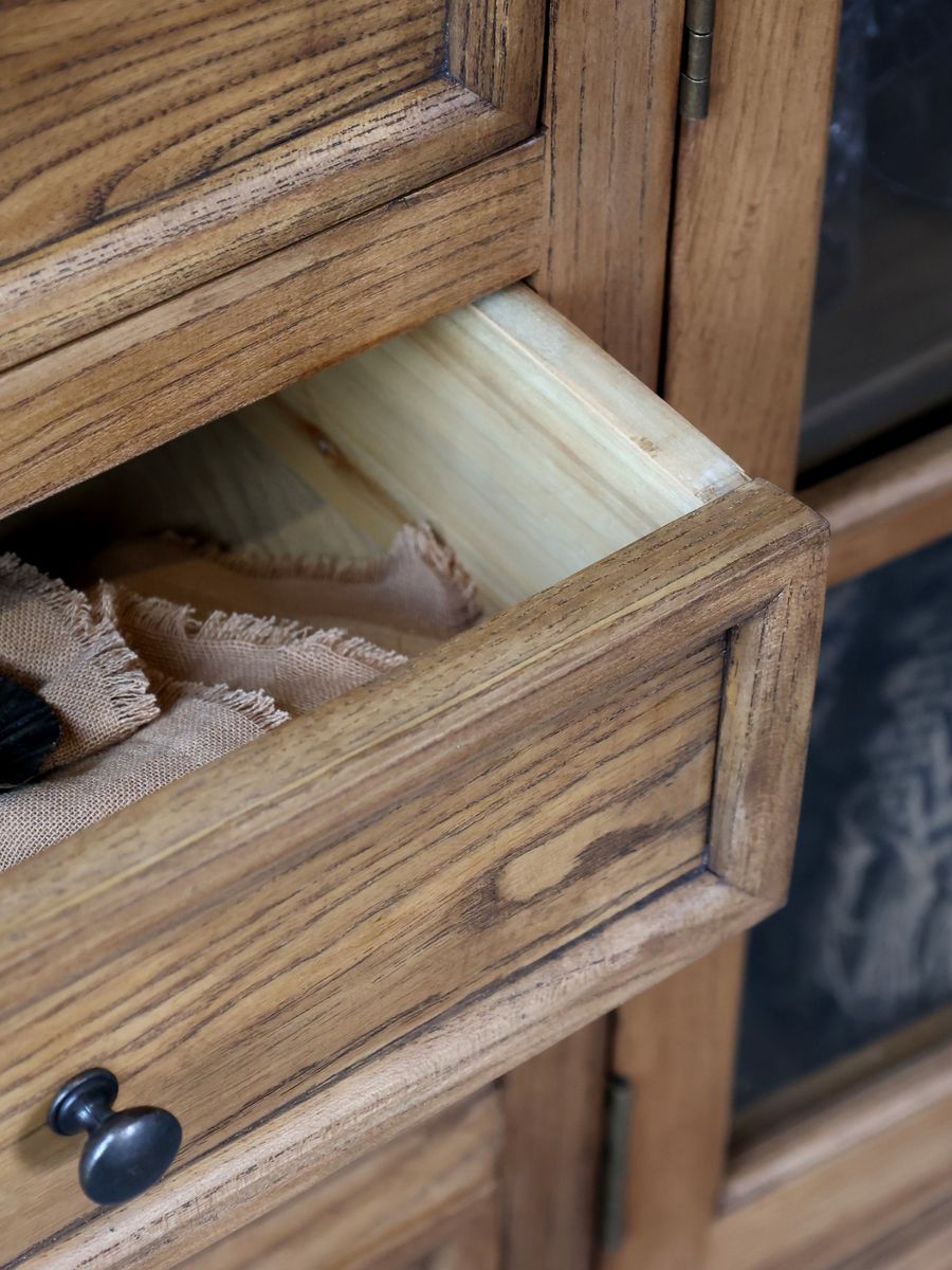 Vitrine Med 4 Dører Og 4 Skuffer Fra Chic Antique
